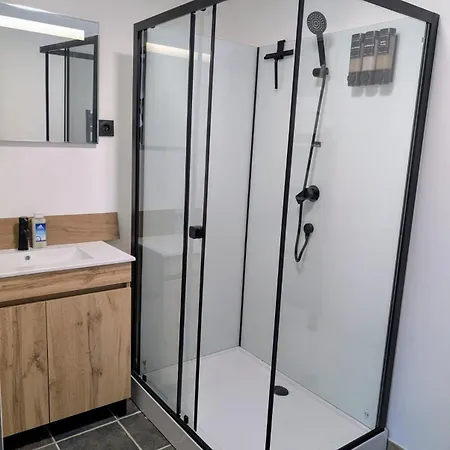 Indépendant Avec Piscine *